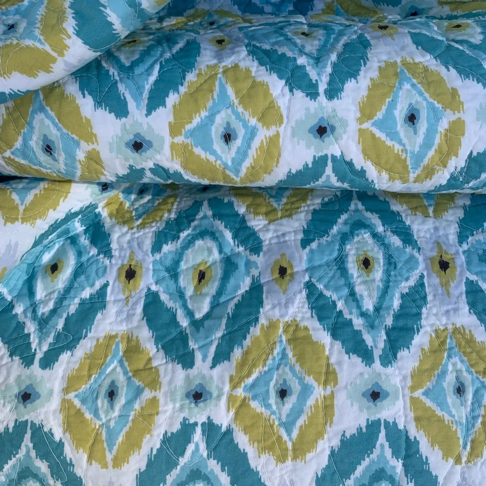 Dena Home Blue Dove Medallion Patterned Quilt